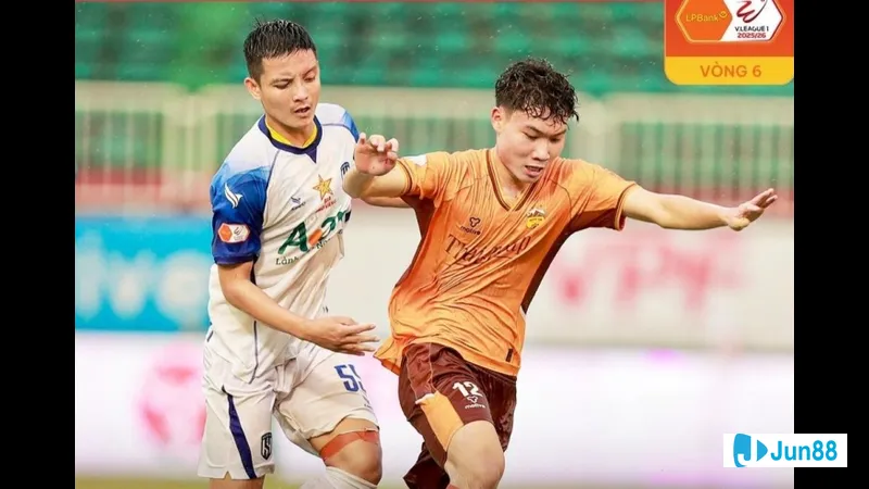 Cầu thủ U20 Mexico nỗ lực tranh chấp bóng với cầu thủ U20 Ma Rốc trong trận đấu quyết liệt Cầu thủ U20 Mexico nỗ lực tranh chấp bóng với cầu thủ U20 Ma Rốc trong trận đấu quyết liệt